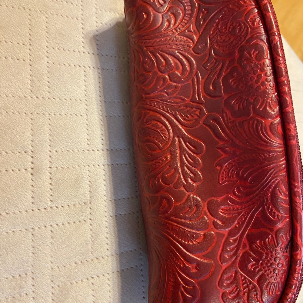 Zippered red engraved floral design soft shell case - Picture 7 of 9